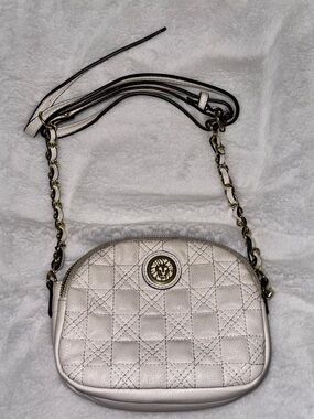 Quilted White Crossbody Bag with Gold-Tone Chain Strap